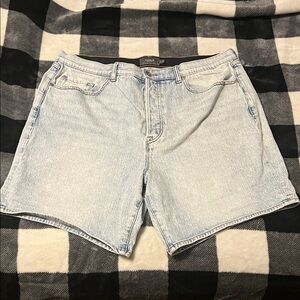 Torrid Light Wash Denim Jeans size 16